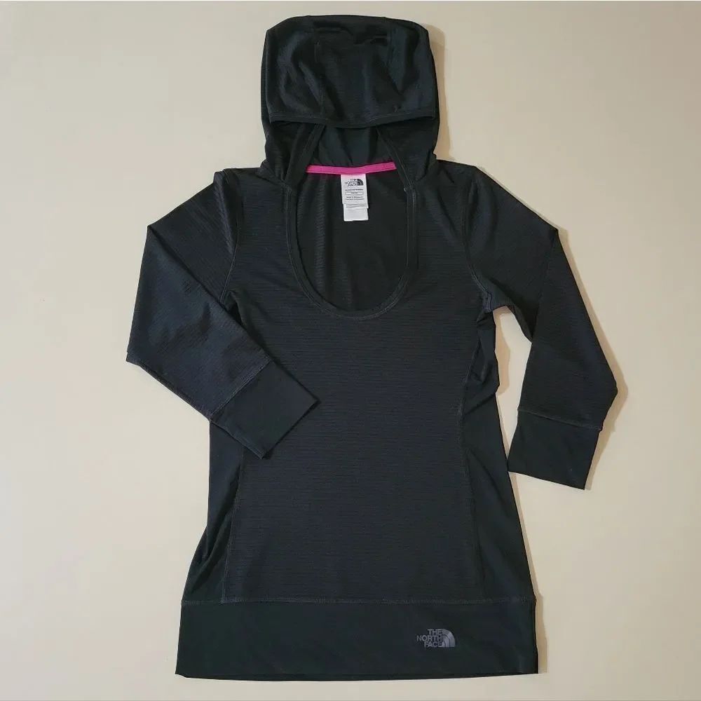 The North Face Women's Scoop-neck Hooded Black Elbow-length Sleeve Top